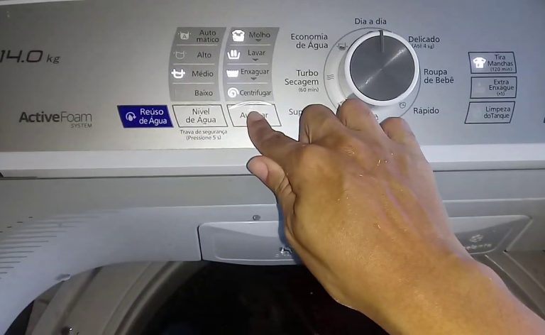 Alerta dos técnicos para donas de casa que deixam as roupas de molho na máquina de lavar