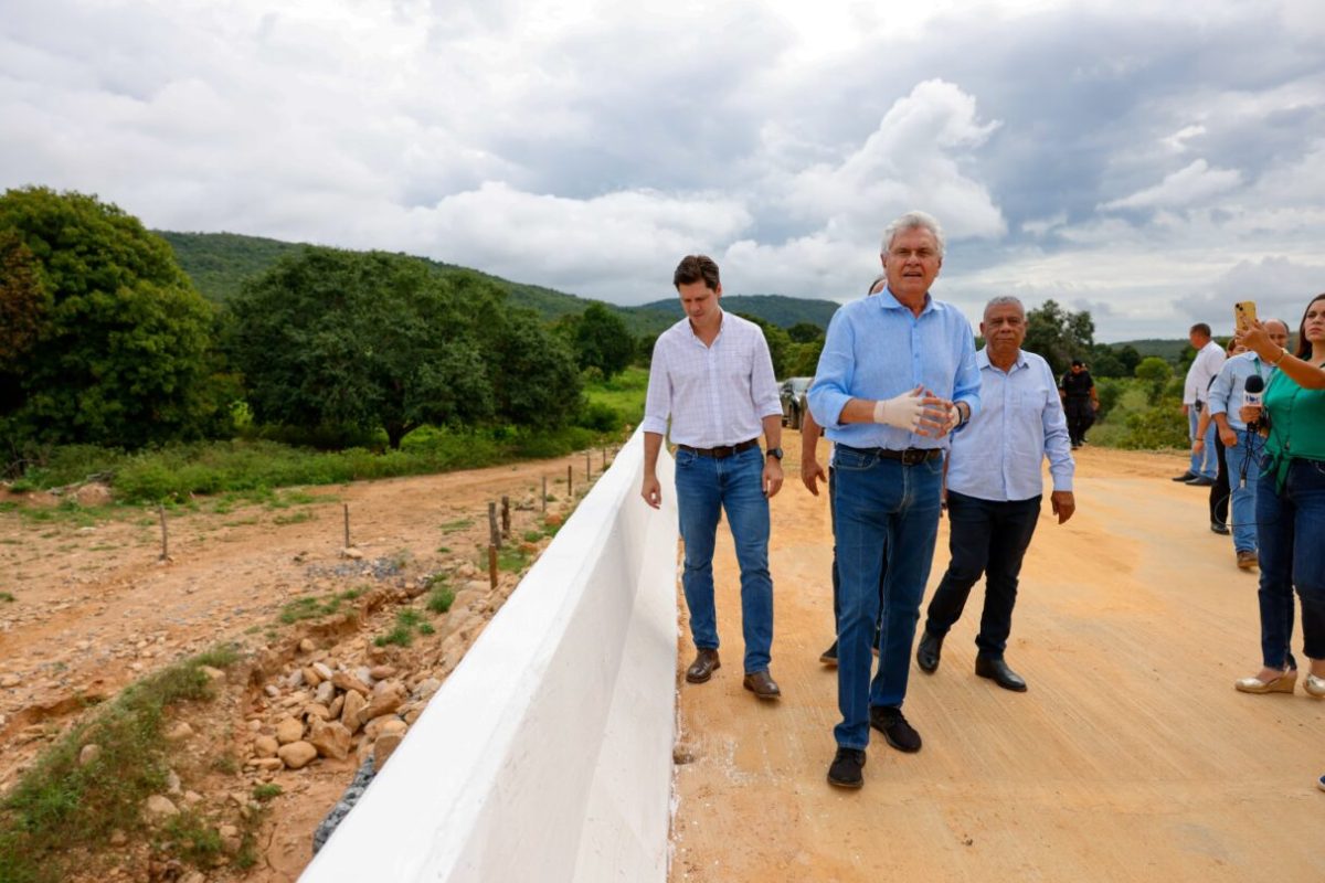 Entrega-ponte-Nova-Roma_Foto-Hegon-Correa-e-Lucas-Diener-1215x810