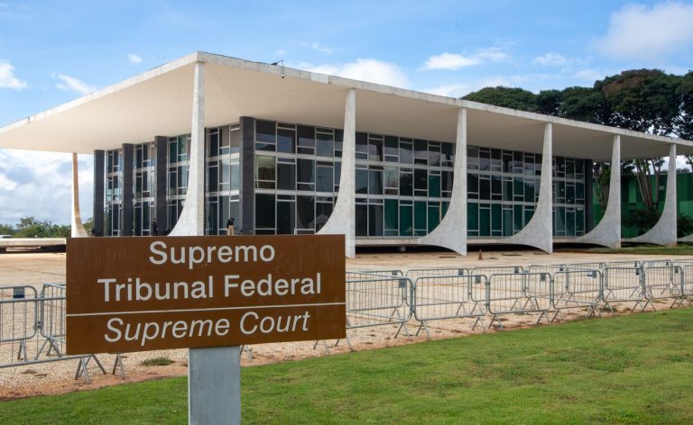 STF valida emenda que flexibilizou regime de contratação de servidores